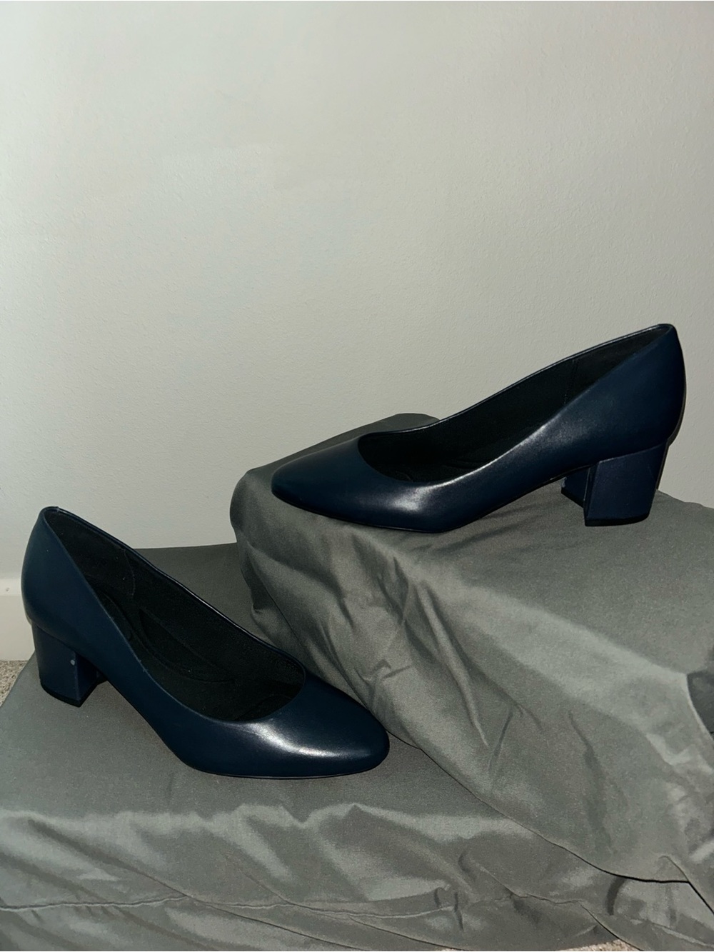 Easy Spirit Classic Navy Low Block Heel Pumps - Women Sz 12